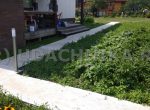 Садовая дорожка в садовом товариществе СНТ